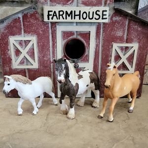 3 Schleich Horses